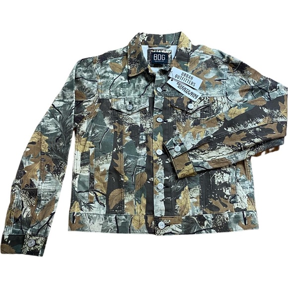 BDG Other - BDG / Urban Outfitters Realtree Camo Trucker Jacket (Button-down)